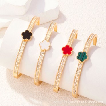 Elegant Flower Bracelet for Women | A Charming Floral Jewelry Design