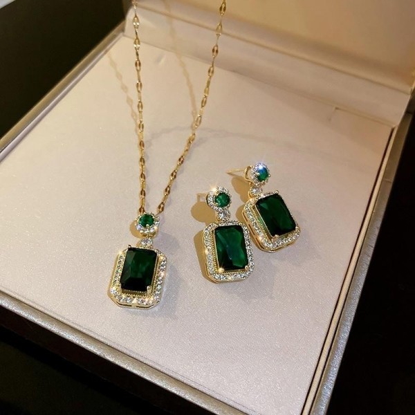 Luxury Internet Celebrity Emerald Necklace with Niche Earrings