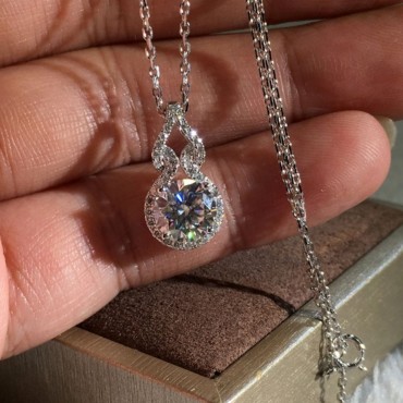 Moissanite Gourd Pendant Necklace | Diamond Clavicle Necklace for Women